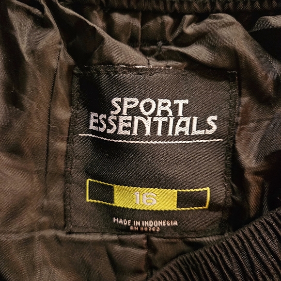 Young size 16 ,snow pants. Worn those one..Excellent condition - Picture 3 of 5